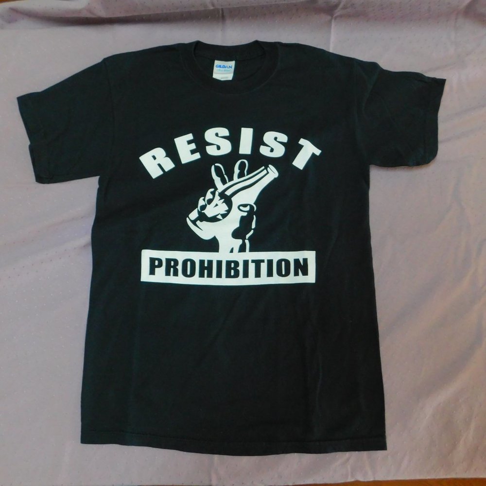 5/$30 NWOT Gildan Ultrablend Resist Prohibition Black T-shirt Sm - Picture 1 of 6